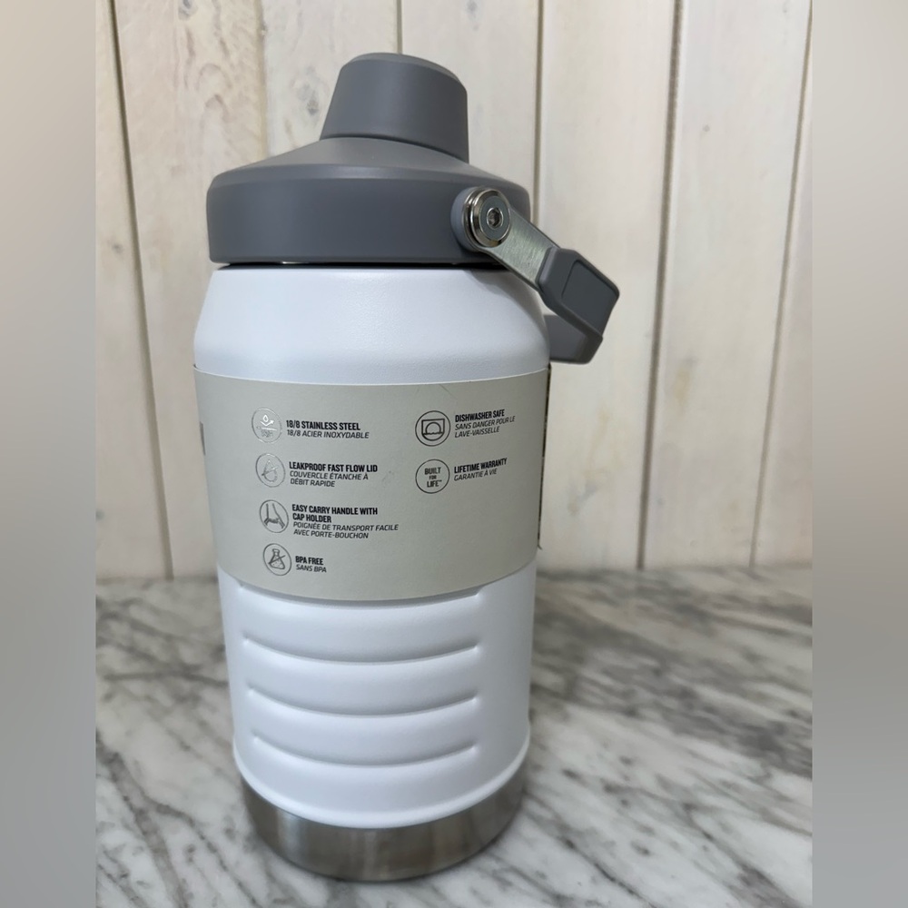 Stanley, Fast Flow 64 oz Jug, Polar - Picture 3 of 5